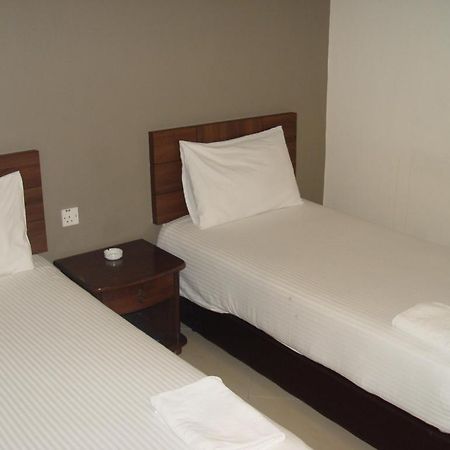 Jb City Hotel Johor Bahru Oda fotoğraf